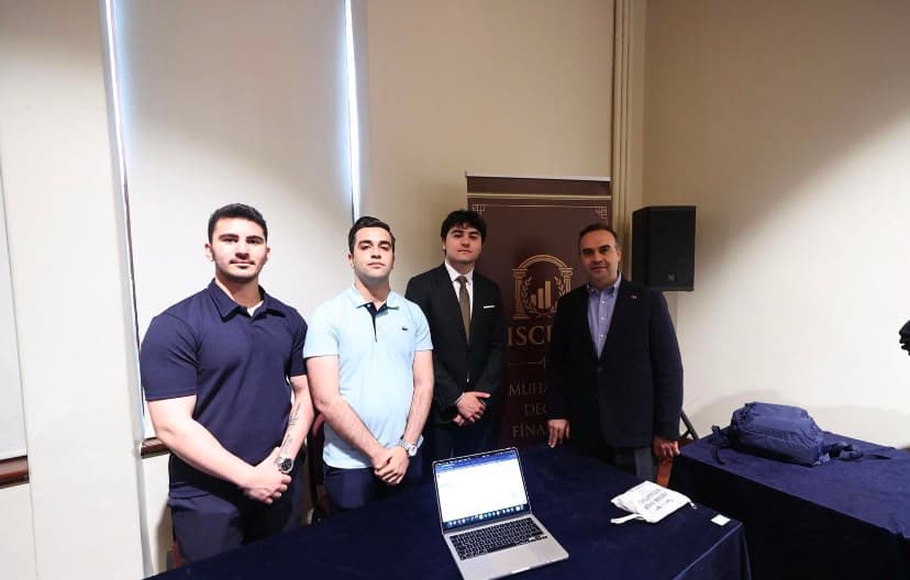 Mehmet Fatih Kaçır ile Fiscus AI ekibi Boğaziçi Teknopark standında